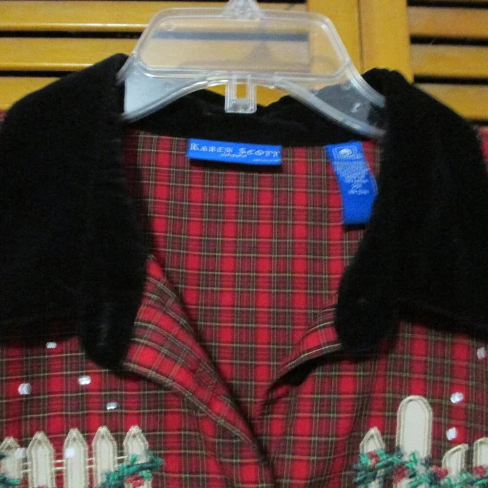 Karen Scott top Christmas plaid with dogs, velvet collar & buttons size 2x - Picture 5 of 12
